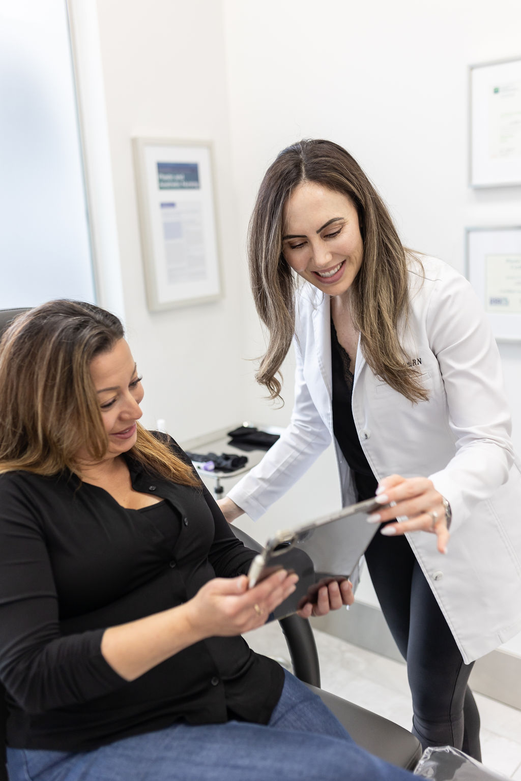 Nurse Jacklyn discussing a personalized treatment plan with a patient at Distinct Medical Aesthetics in Oakville